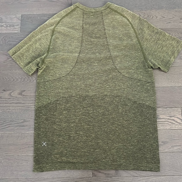 Lululemon V-neck Metal Vent Tech Short Sleeve V 2.0 - Picture 2 of 5